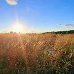 Meadow View - Part Of The The Bay Village With Pool, Gym And Direct Access, Pub, Restaurant, Tennis And Meadows Walks * Filey