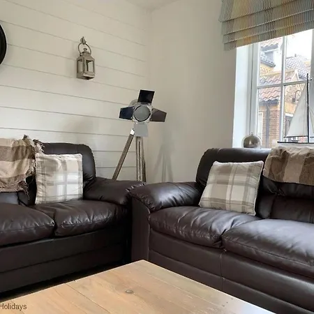 Meadow View - Part Of The The Bay Village With Pool, Gym And Direct Access, Pub, Restaurant, Tennis And Meadows Walks Holiday home