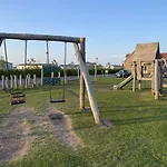 Meadow View - Part Of The The Bay Village With Pool, Gym And Direct Access, Pub, Restaurant, Tennis And Meadows Walks Filey